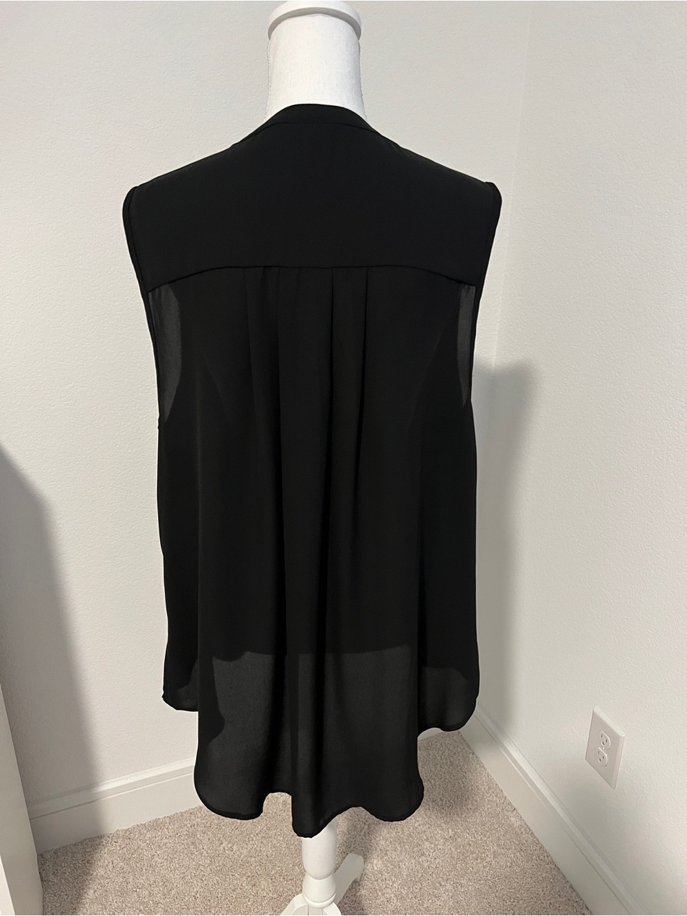 GUC Women’s Black Torrid Sleeveless V-Neck Blouse - 2X - Picture 2 of 5